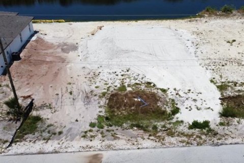 Land in Cape Coral, Florida № 1211353 - photo 2