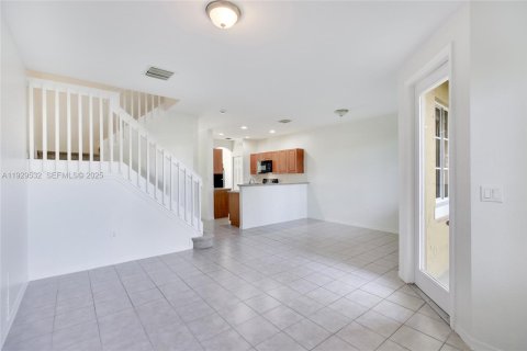 Townhouse in North Lauderdale, Florida 3 bedrooms, 152.36 sq.m. № 1989374 - photo 4