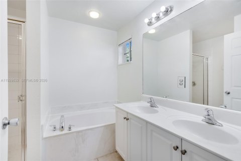 Townhouse in North Lauderdale, Florida 3 bedrooms, 152.36 sq.m. № 1989374 - photo 19