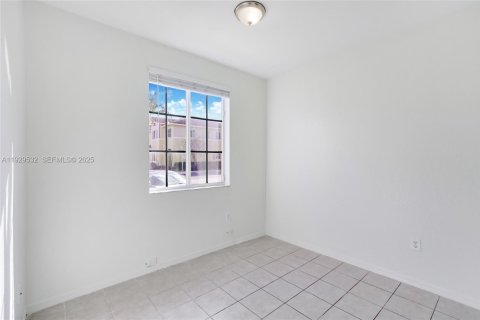 Townhouse in North Lauderdale, Florida 3 bedrooms, 152.36 sq.m. № 1989374 - photo 8