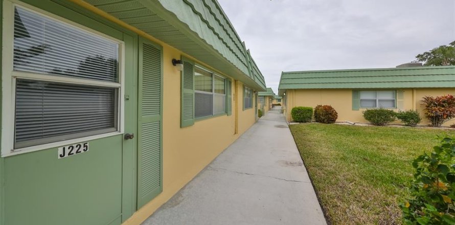 Condo in Sun City Center, Florida, 2 bedrooms  № 1508449