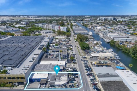 Immobilier commercial à vendre à Miami, Floride № 2066224 - photo 7