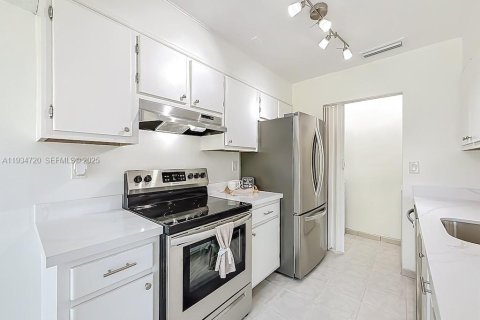 Touwnhouse à vendre à Miami, Floride: 3 chambres, 118.54 m2 № 1997478 - photo 12