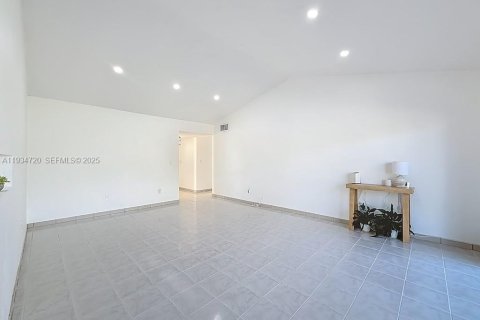 Touwnhouse à vendre à Miami, Floride: 3 chambres, 118.54 m2 № 1997478 - photo 7