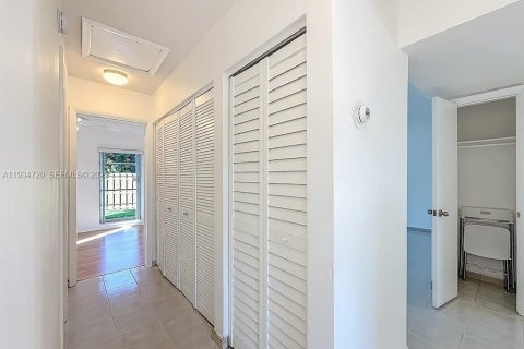 Touwnhouse à vendre à Miami, Floride: 3 chambres, 118.54 m2 № 1997478 - photo 13