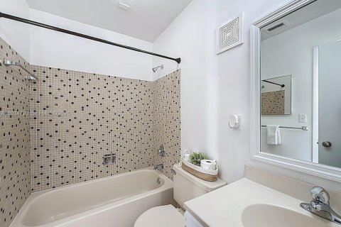 Touwnhouse à vendre à Miami, Floride: 3 chambres, 118.54 m2 № 1997478 - photo 18