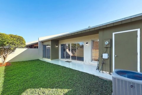 Touwnhouse à vendre à Miami, Floride: 3 chambres, 118.54 m2 № 1997478 - photo 25