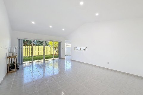 Touwnhouse à vendre à Miami, Floride: 3 chambres, 118.54 m2 № 1997478 - photo 6