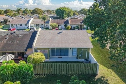 Touwnhouse à vendre à Miami, Floride: 3 chambres, 118.54 m2 № 1997478 - photo 4