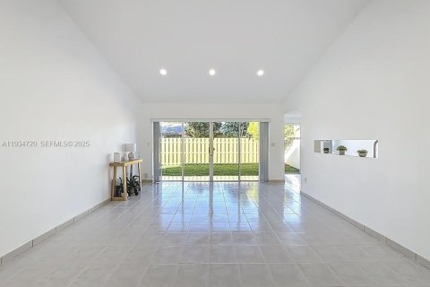 Touwnhouse à vendre à Miami, Floride: 3 chambres, 118.54 m2 № 1997478 - photo 8