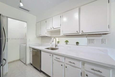 Touwnhouse à vendre à Miami, Floride: 3 chambres, 118.54 m2 № 1997478 - photo 10