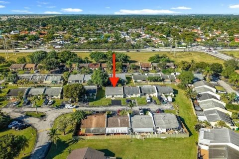 Touwnhouse à vendre à Miami, Floride: 3 chambres, 118.54 m2 № 1997478 - photo 3