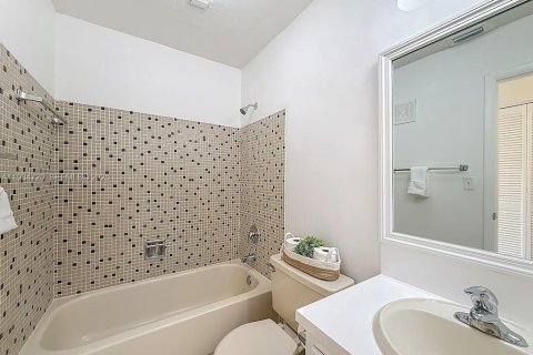 Touwnhouse à vendre à Miami, Floride: 3 chambres, 118.54 m2 № 1997478 - photo 22