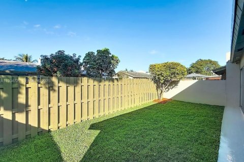 Touwnhouse à vendre à Miami, Floride: 3 chambres, 118.54 m2 № 1997478 - photo 24