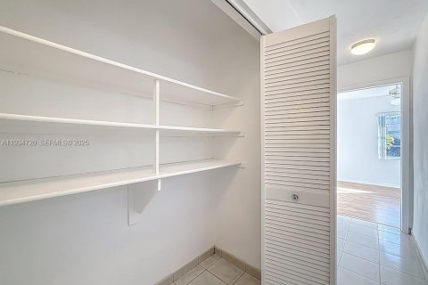 Touwnhouse à vendre à Miami, Floride: 3 chambres, 118.54 m2 № 1997478 - photo 23