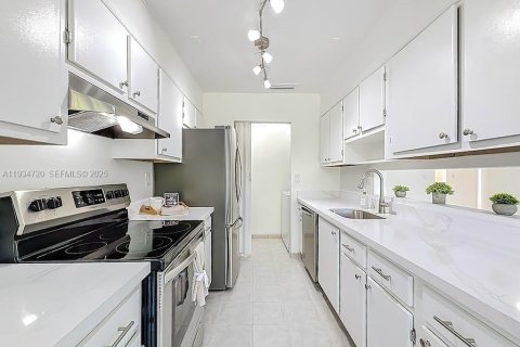 Touwnhouse à vendre à Miami, Floride: 3 chambres, 118.54 m2 № 1997478 - photo 9