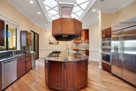House in Windermere, Florida 4 bedrooms, 712.47 sq.m. № 2284065 - photo 17