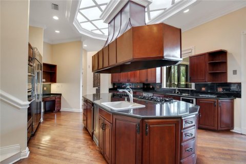 House in Windermere, Florida 4 bedrooms, 712.47 sq.m. № 2284065 - photo 18