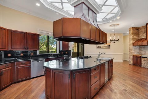 House in Windermere, Florida 4 bedrooms, 712.47 sq.m. № 2284065 - photo 16