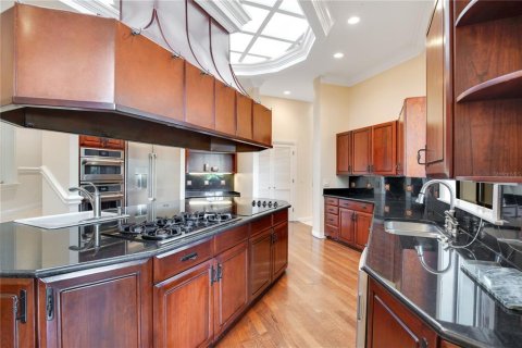 House in Windermere, Florida 4 bedrooms, 712.47 sq.m. № 2284065 - photo 19