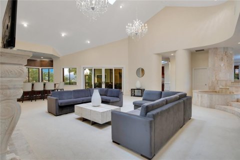 House in Windermere, Florida 4 bedrooms, 712.47 sq.m. № 2284065 - photo 8