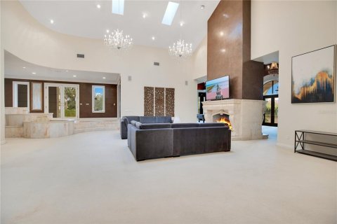 House in Windermere, Florida 4 bedrooms, 712.47 sq.m. № 2284065 - photo 9