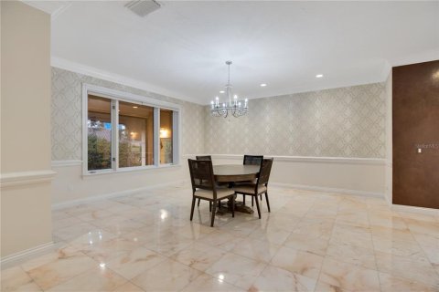 House in Windermere, Florida 4 bedrooms, 712.47 sq.m. № 2284065 - photo 24
