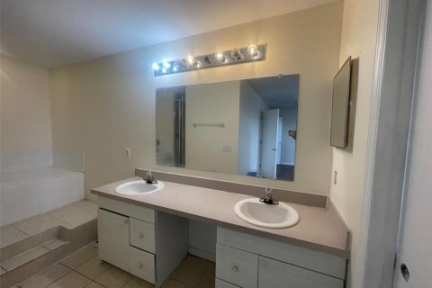 Townhouse in Davenport, Florida 3 bedrooms, 139.35 sq.m. № 1903427 - photo 11