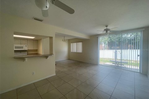Townhouse in Davenport, Florida 3 bedrooms, 139.35 sq.m. № 1903427 - photo 5