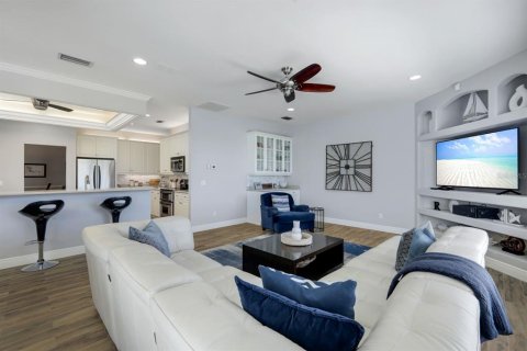 House in Cape Coral, Florida 3 bedrooms, 281.77 sq.m. № 1782355 - photo 15