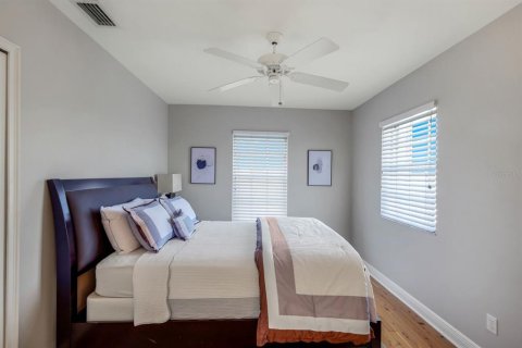 House in Cape Coral, Florida 3 bedrooms, 281.77 sq.m. № 1782355 - photo 29