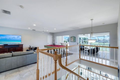 House in Cape Coral, Florida 3 bedrooms, 281.77 sq.m. № 1782355 - photo 25