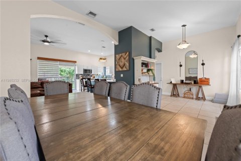 Casa en venta en Homestead, Florida, 4 dormitorios, 165.27 m2 № 2047537 - foto 12