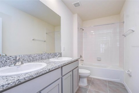 House in Wesley Chapel, Florida 5 bedrooms, 227.33 sq.m. № 1829255 - photo 18