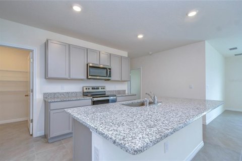 House in Wesley Chapel, Florida 5 bedrooms, 227.33 sq.m. № 1829255 - photo 5