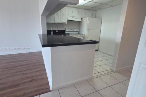 Copropriété à louer à Miami, Floride: 2 chambres, 109.16 m2 № 2051539 - photo 4