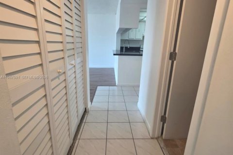 Copropriété à louer à Miami, Floride: 2 chambres, 109.16 m2 № 2051539 - photo 8