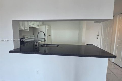 Copropriété à louer à Miami, Floride: 2 chambres, 109.16 m2 № 2051539 - photo 9