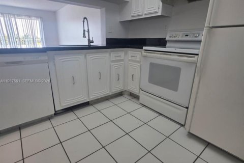 Copropriété à louer à Miami, Floride: 2 chambres, 109.16 m2 № 2051539 - photo 6