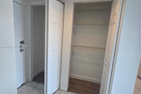 Copropriété à louer à Miami, Floride: 2 chambres, 109.16 m2 № 2051539 - photo 10