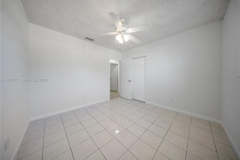 House in Miami, Florida 2 bedrooms, 125.42 sq.m. № 2017775 - photo 11