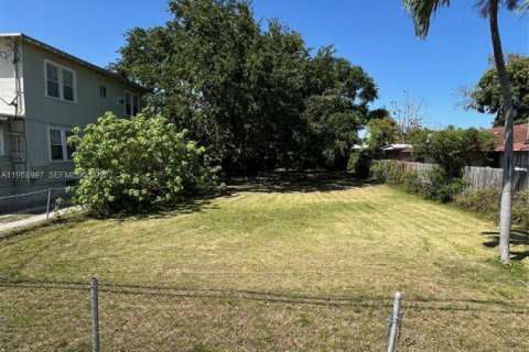 Terrain à vendre à Miami, Floride № 2050929 - photo 2