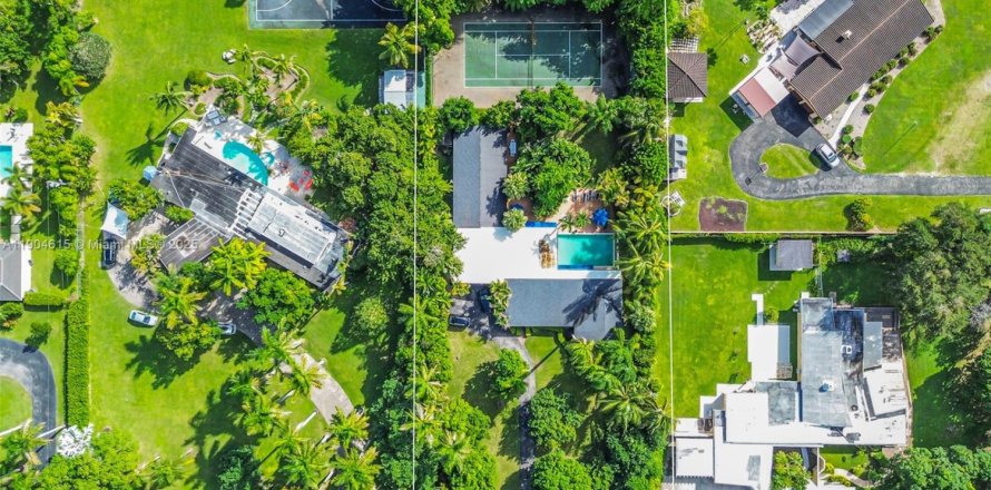 Villa ou maison à Miami, Floride 4 chambres, 363.53 m2 № 1955122