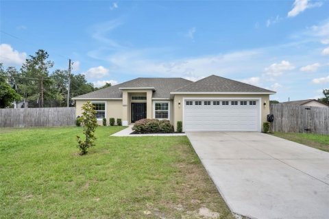 House in Umatilla, Florida 4 bedrooms, 152.73 sq.m. № 2096480