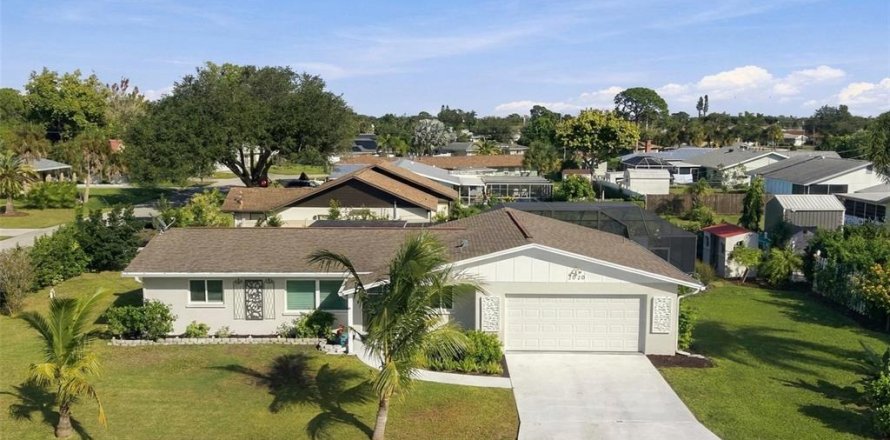 Villa ou maison à Englewood, Floride 3 chambres, 145.48 m2 № 2437399