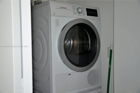 Condominio en venta en Miami, Florida, 1 dormitorio, 87.14 m2 № 1932615 - foto 26