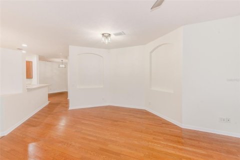 Villa ou maison à vendre à Tampa, Floride: 2 chambres, 137.87 m2 № 1898479 - photo 11