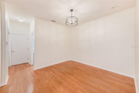 Villa ou maison à vendre à Tampa, Floride: 2 chambres, 137.87 m2 № 1898479 - photo 12