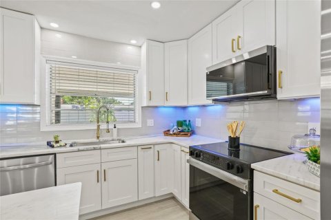 Casa en alquiler en Saint Petersburg, Florida, 4 dormitorios, 147.16 m2 № 1903402 - foto 14