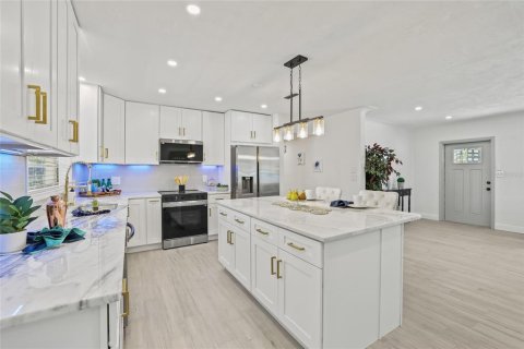 Casa en alquiler en Saint Petersburg, Florida, 4 dormitorios, 147.16 m2 № 1903402 - foto 16